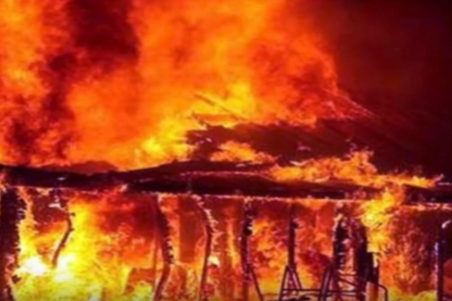 Крупнейший пожар в Нью-Дели унес жизни 43 человек 
